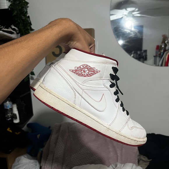 Jordan 1 Retro Mid White Gym Red Black - Picture 7 of 7